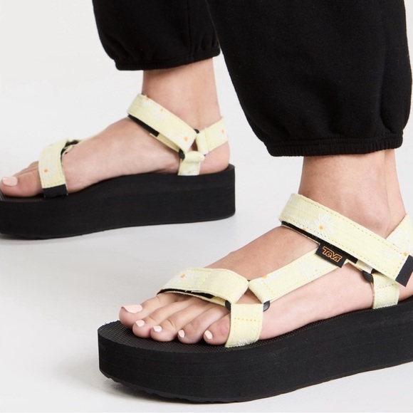 Teva Flatform Sandal Gloriosa Size 9 Daisy Print Yellow Platform Sandals - Picture 2 of 8